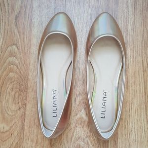 Liliana Tory-1 gold flats